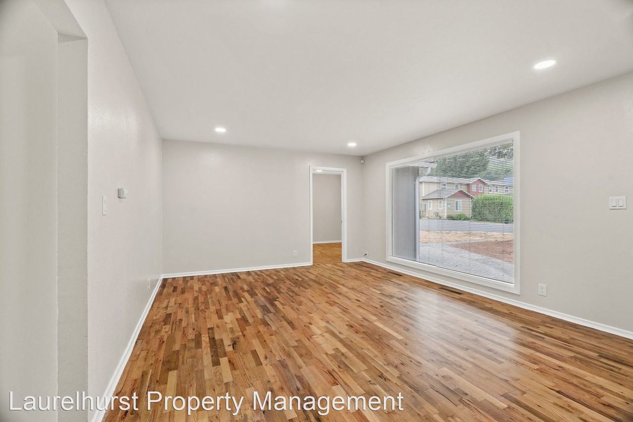 330 3rd Pl Nw - Photo 3 of 23