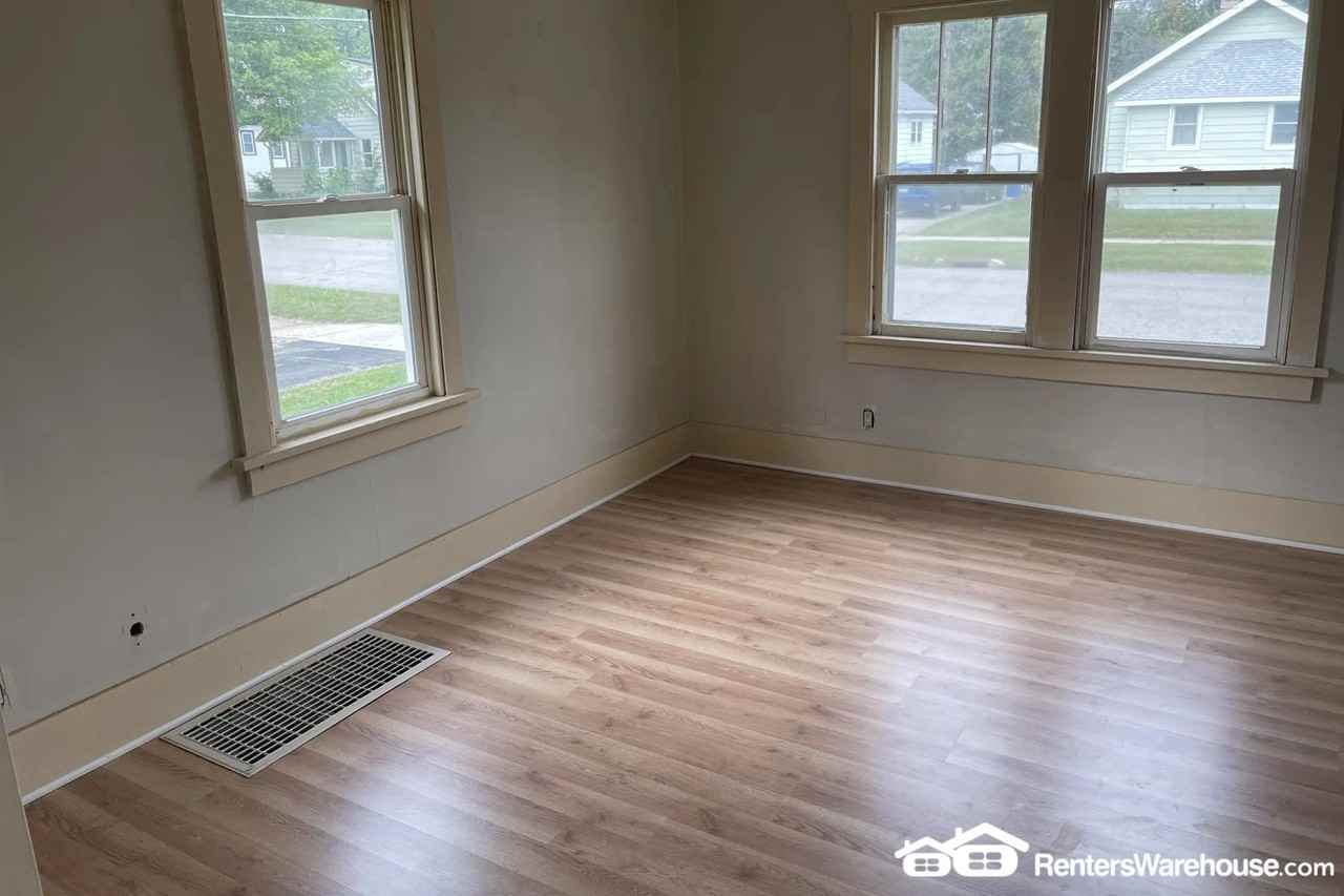 224 224 11th NW St - Photo 3 of 29