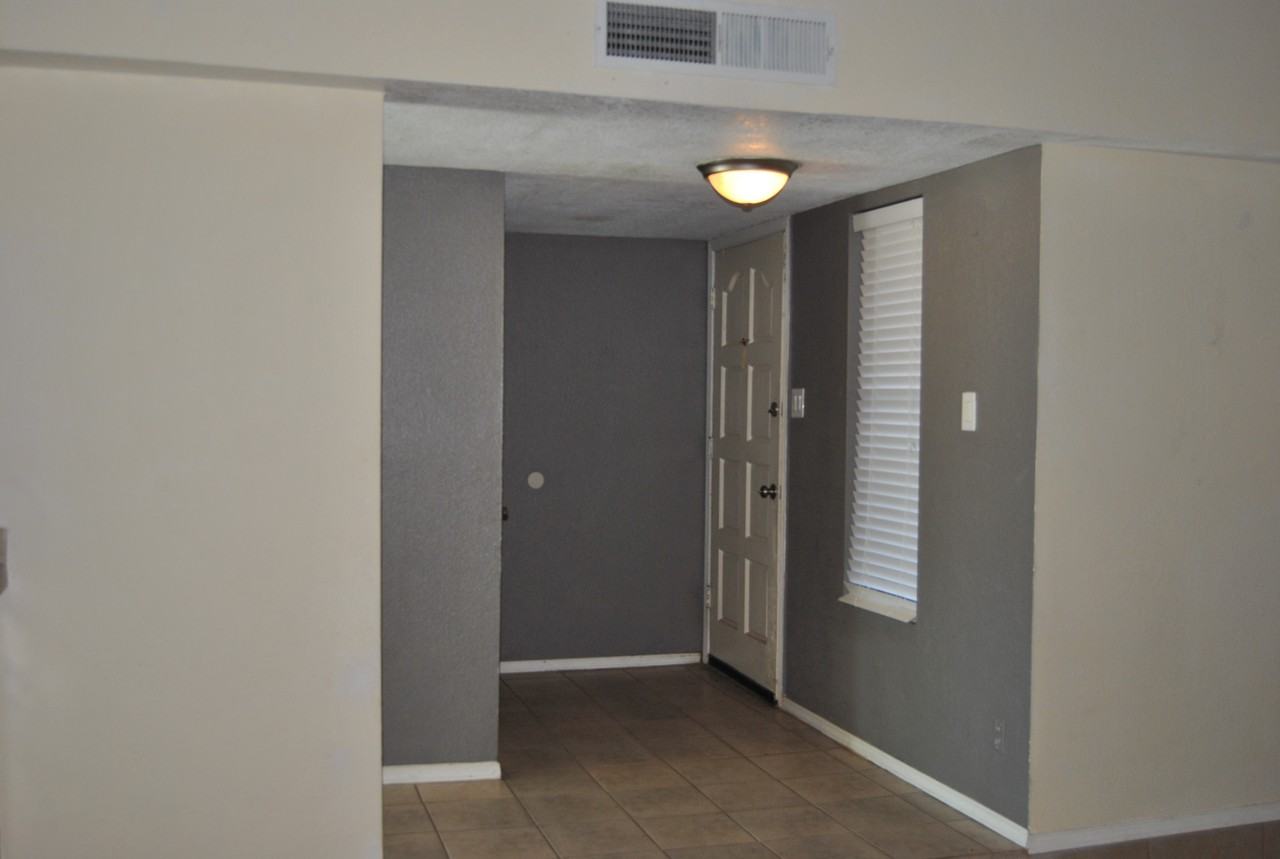 5504 Oakbriar Cir #1 - Photo 5 of 18