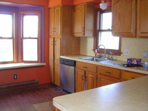 2200 Geneva St - Photo 3 of 10