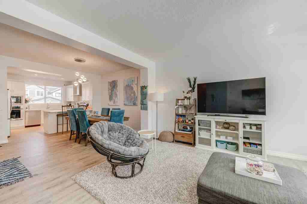 13 Masters Street Southeast - Photo 2 of 9