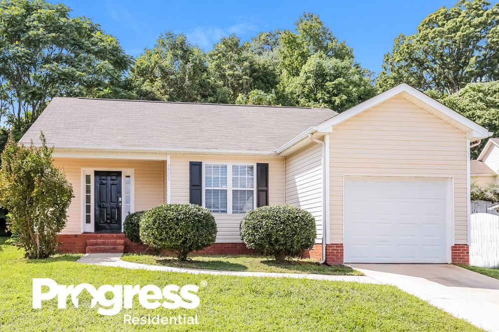 3723 Sherbourne Ln - Photo 3 of 16