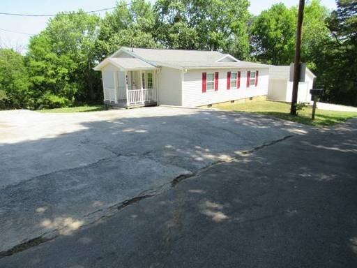 212 Beatress Cir - Photo 2 of 16