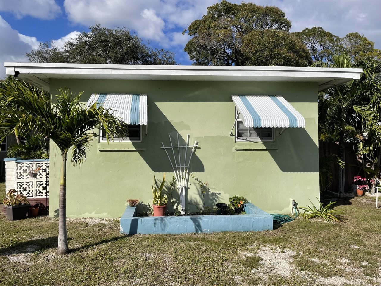 645 Ne 35th St #1 - Photo 2 of 16