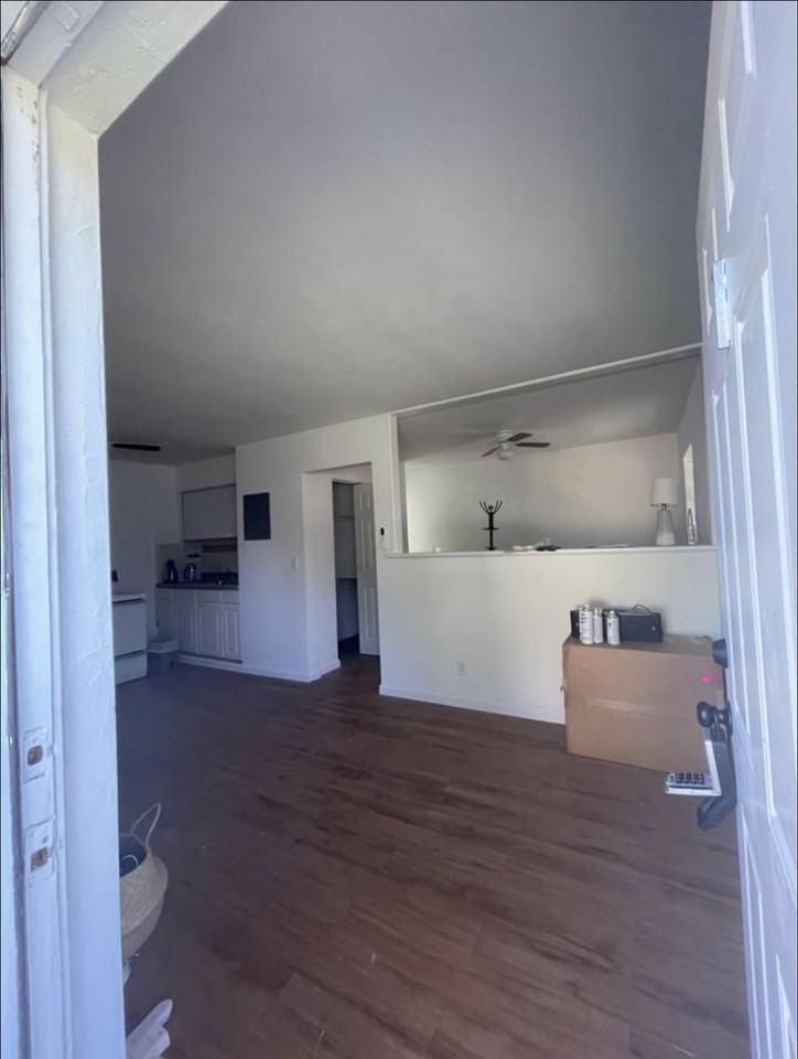 645 Ne 35th St #1 - Photo 3 of 16