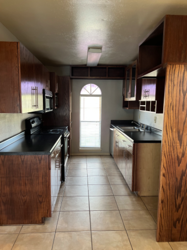 409 S Holiday Dr - Photo 2 of 16