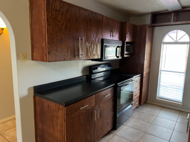 409 S Holiday Dr - Photo 3 of 16