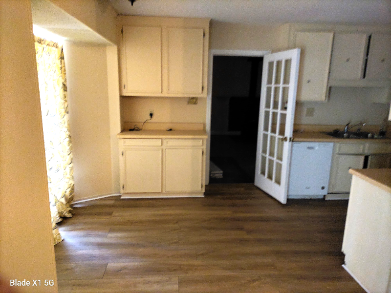 1501 Carlisle Dr E - Photo 2 of 16