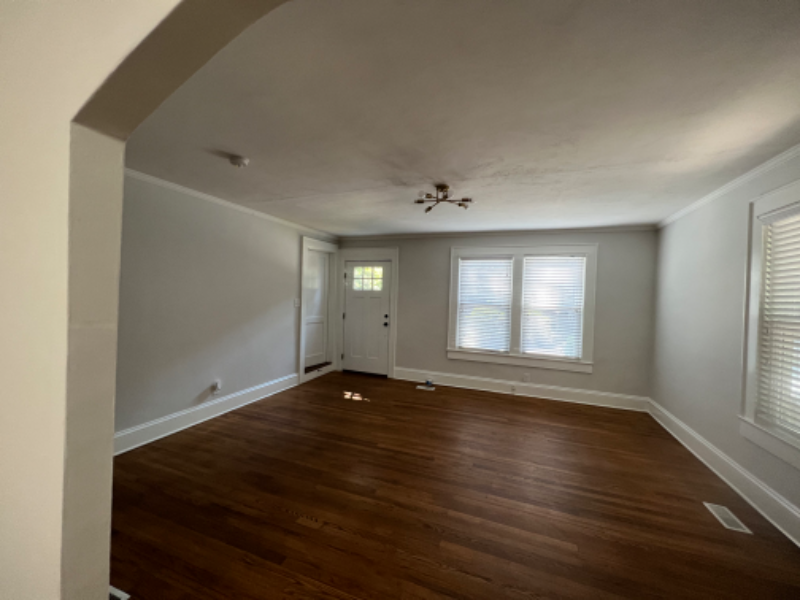 331 5th Ave Se - Photo 2 of 10