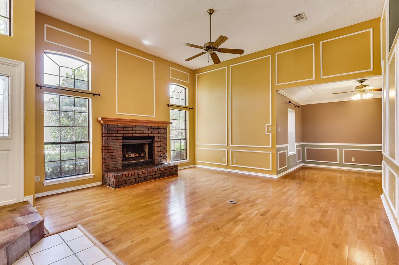 1111 Timbercreek Dr - Photo 2 of 13