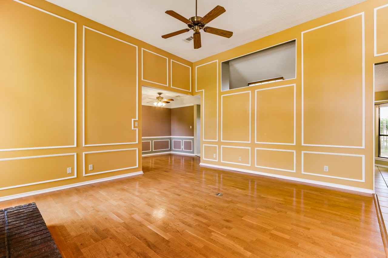 1111 Timbercreek Dr - Photo 3 of 13