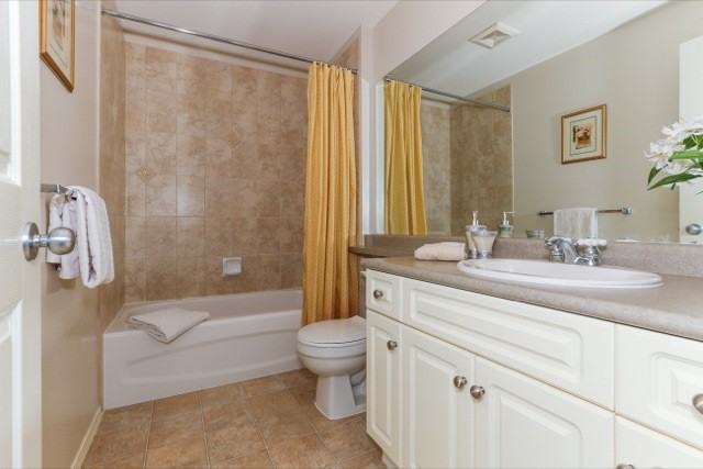 3633 153 St - Photo 3 of 36