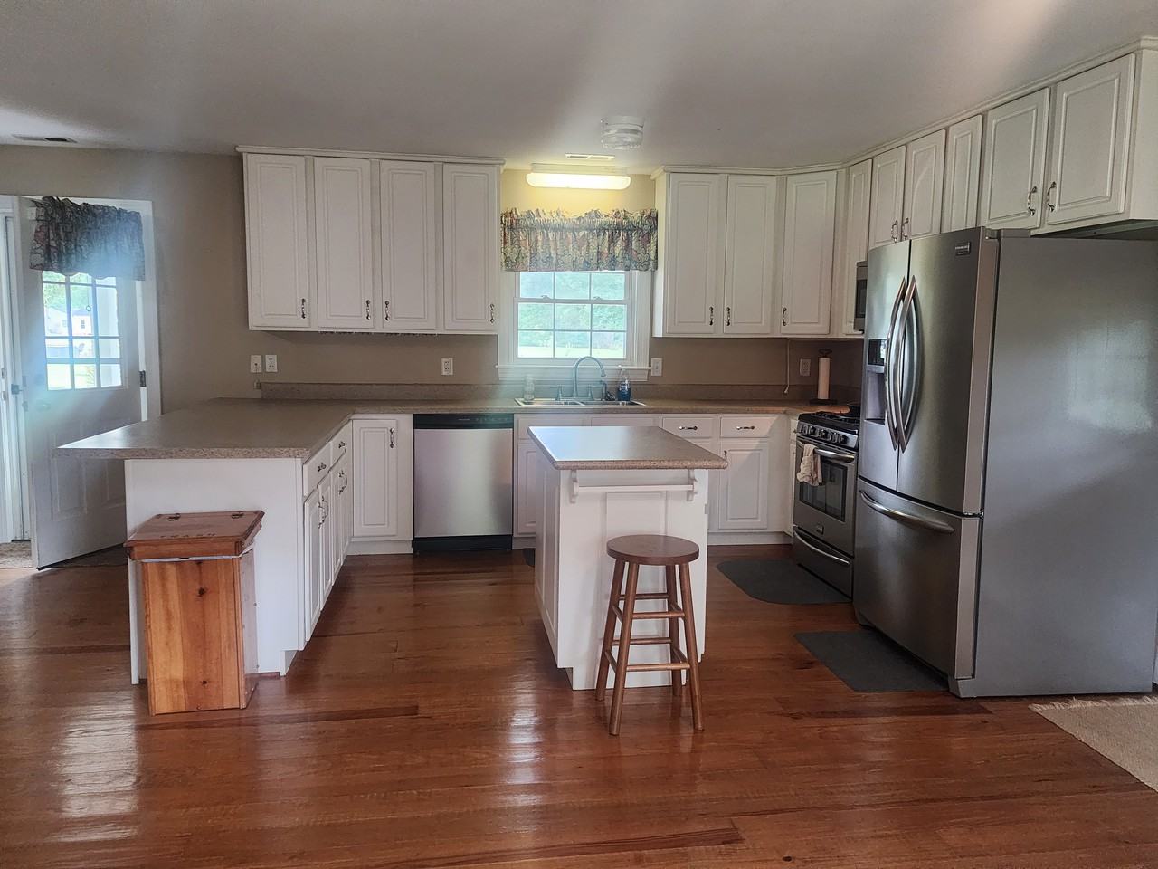 18055 Beaver Dam Rd - Photo 2 of 29