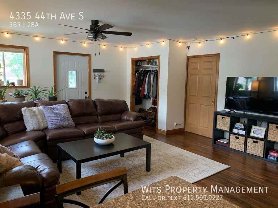 4335 44th Ave S - Photo 3 of 40