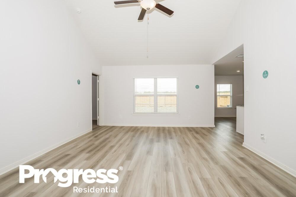 25401 Cypress Bend Dr - Photo 3 of 21