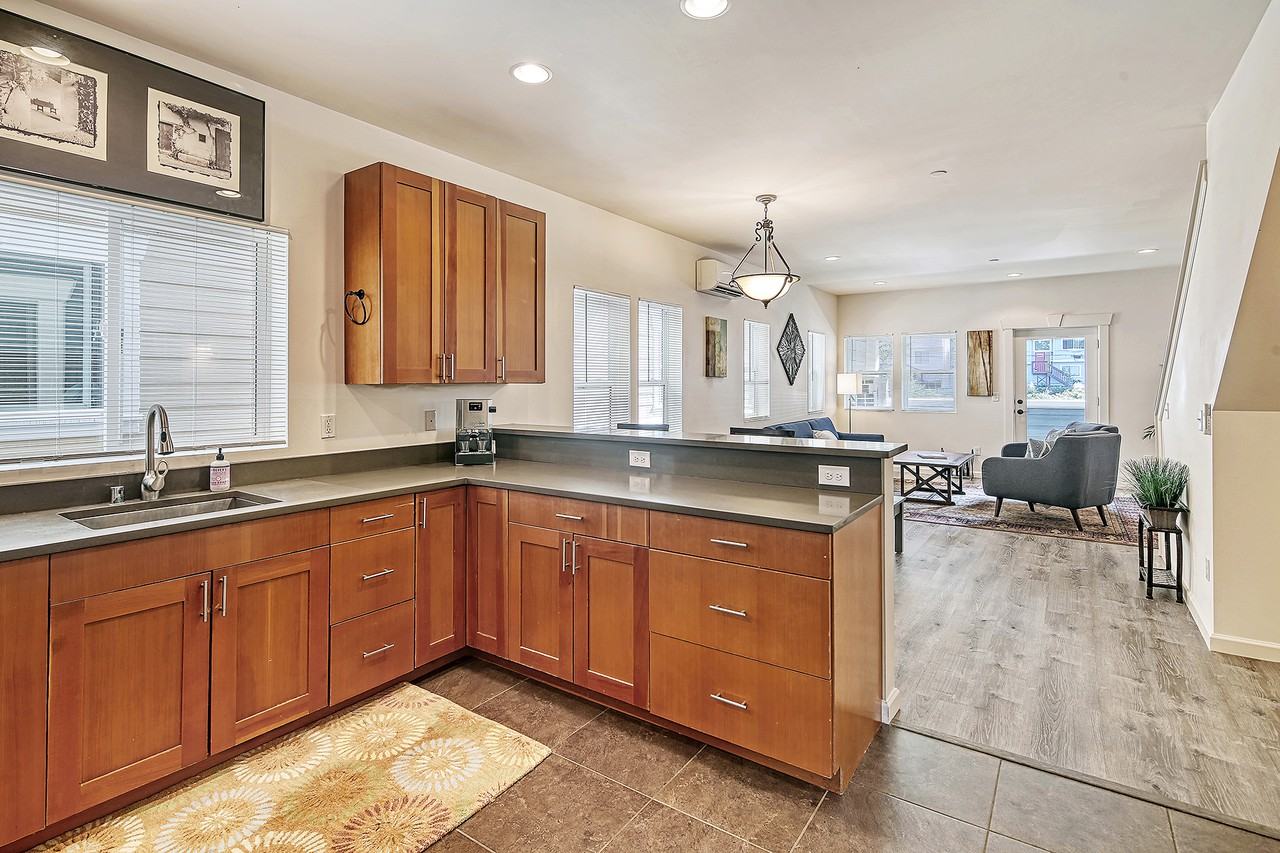 5428 Delridge Way Southwest #E - Photo 3 of 23