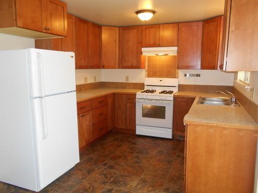 2906 Kenoyer Ct - Photo 2 of 5