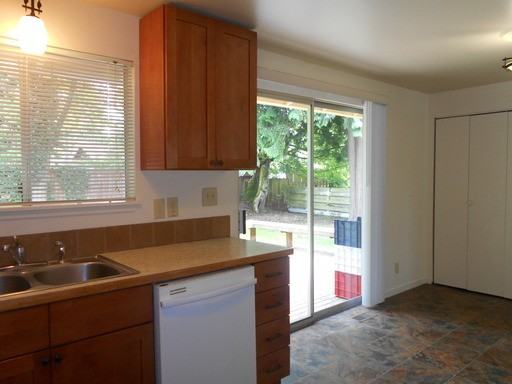 2906 Kenoyer Ct - Photo 3 of 5