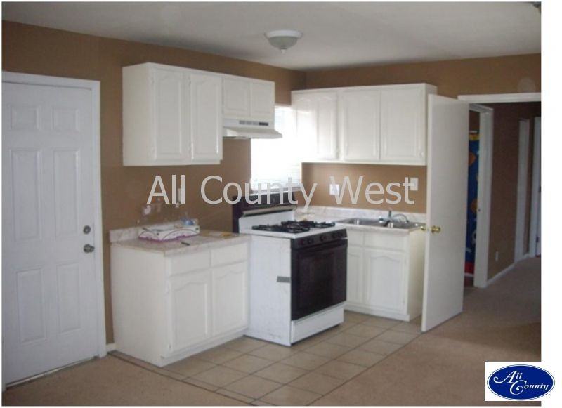 2522 E 135th St - Photo 2 of 9