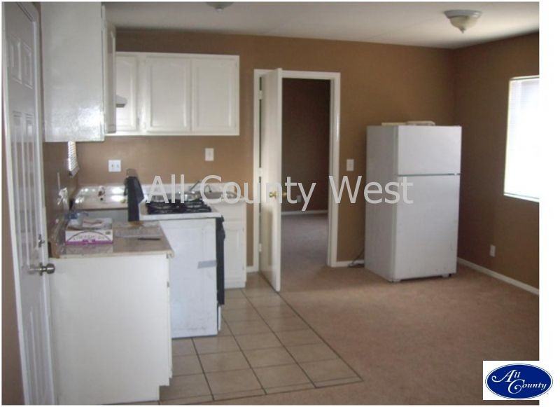 2522 E 135th St - Photo 3 of 9