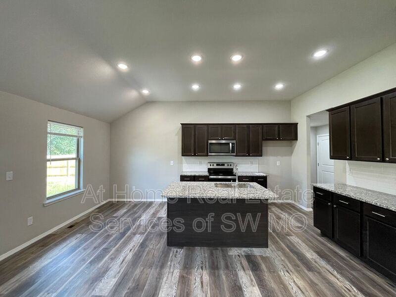 353 Rabbit Run St - Photo 2 of 15