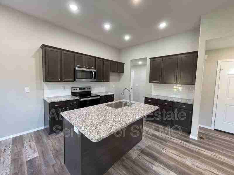 353 Rabbit Run St - Photo 3 of 15
