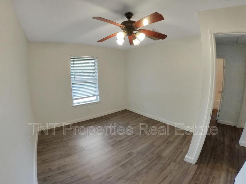 1210 Oney Hervey Dr - Photo 2 of 10
