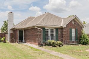 featured image of 2614 Queens Hollow Ct