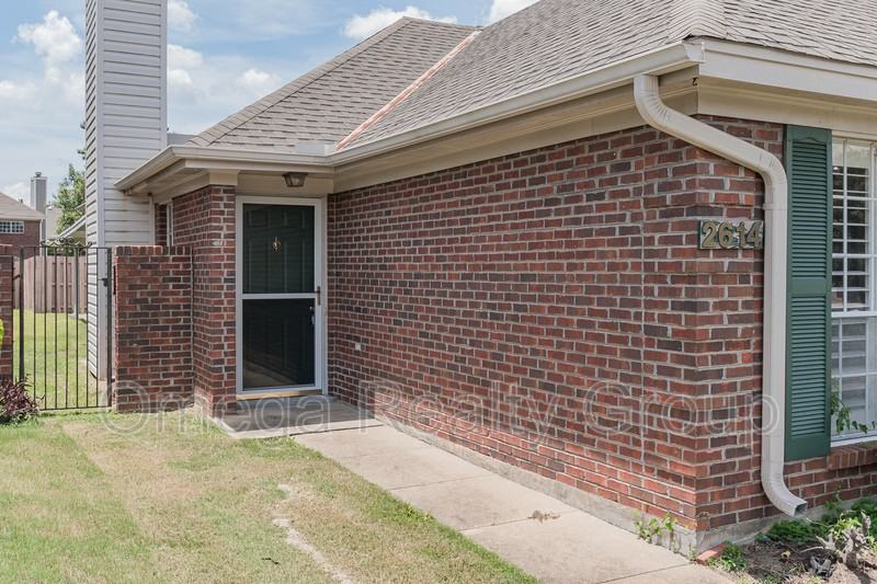 2614 Queens Hollow Ct - Photo 4 of 43