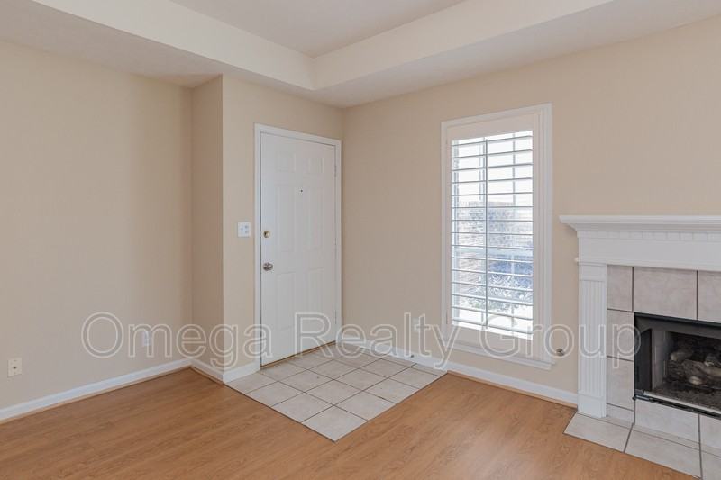 2614 Queens Hollow Ct - Photo 5 of 43