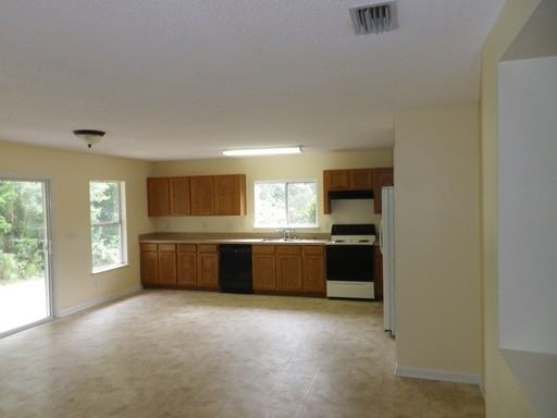 96054 Waterway Ct - Photo 3 of 13