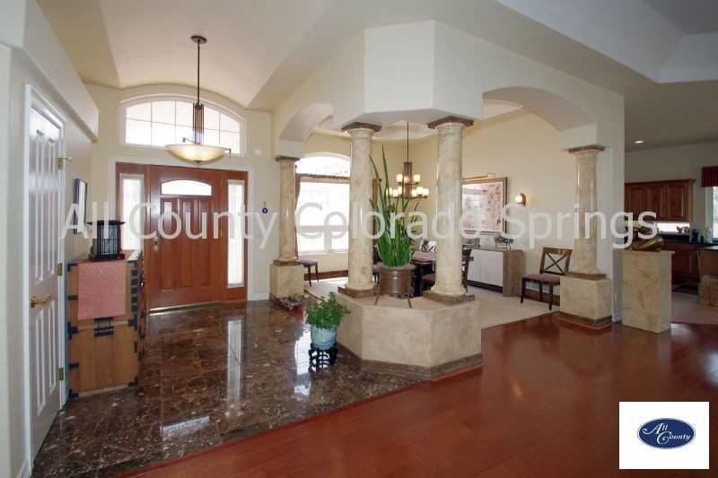 4890 Broadmoor Bluffs Dr - Photo 3 of 9