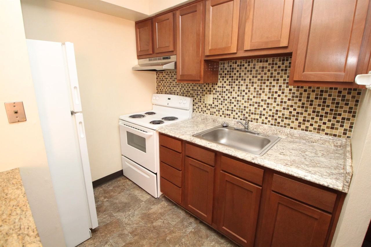 527 527  MONROE AVEAPT 207 #207 - Photo 2 of 10