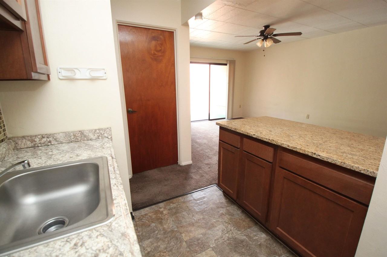 527 527  MONROE AVEAPT 207 #207 - Photo 4 of 10