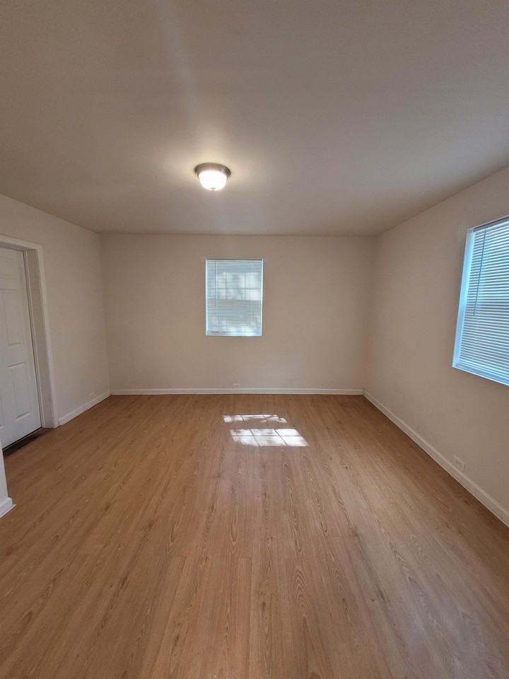 36 Lethea St Se #1 - Photo 2 of 8