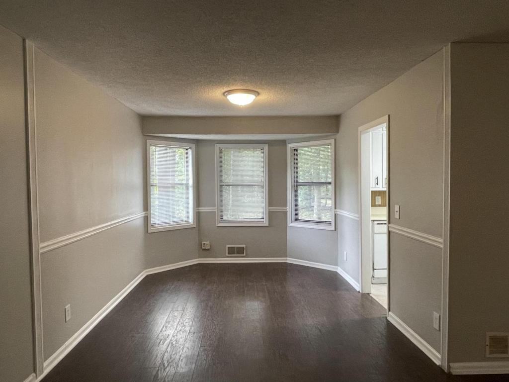 3754 Lamar Way - Photo 5 of 11