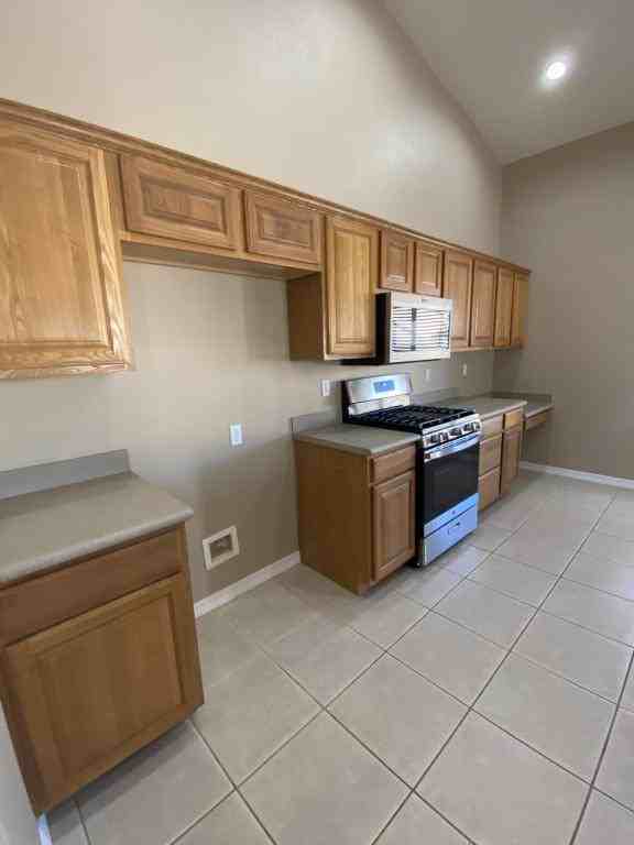 2085 Buena Vista Dr - Photo 2 of 26