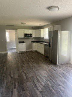 215 Kirby Dr - Photo 4 of 10