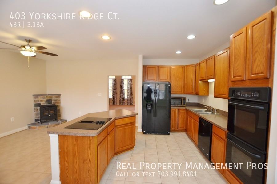 403 Yorkshire Ridge Ct - Photo 3 of 33