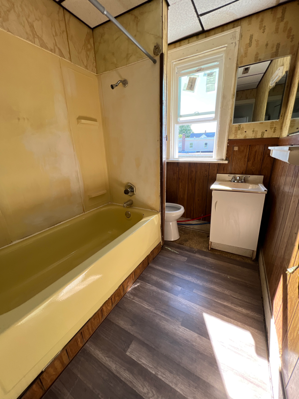 1018 Howard St - Photo 2 of 7