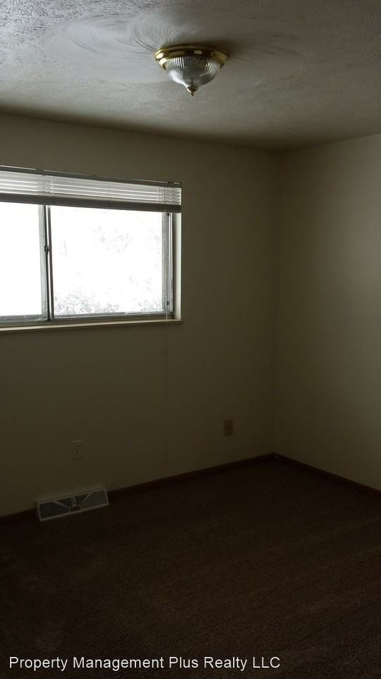 1100 Kansas Ave - Photo 3 of 7