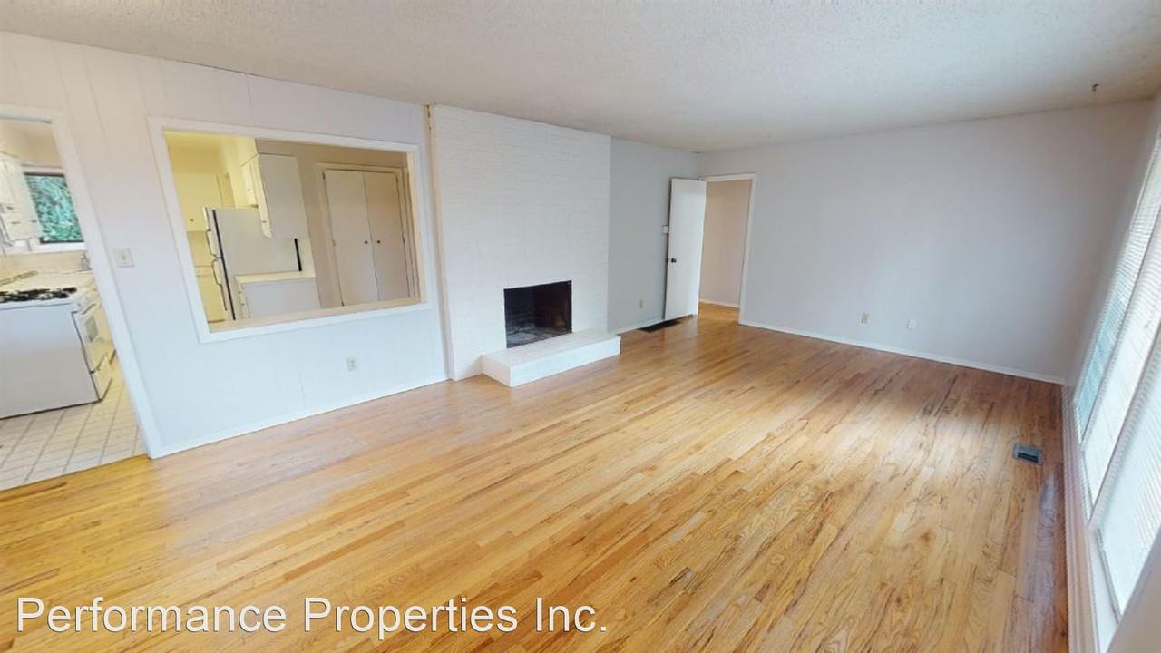 1318 Pine St - Photo 2 of 17