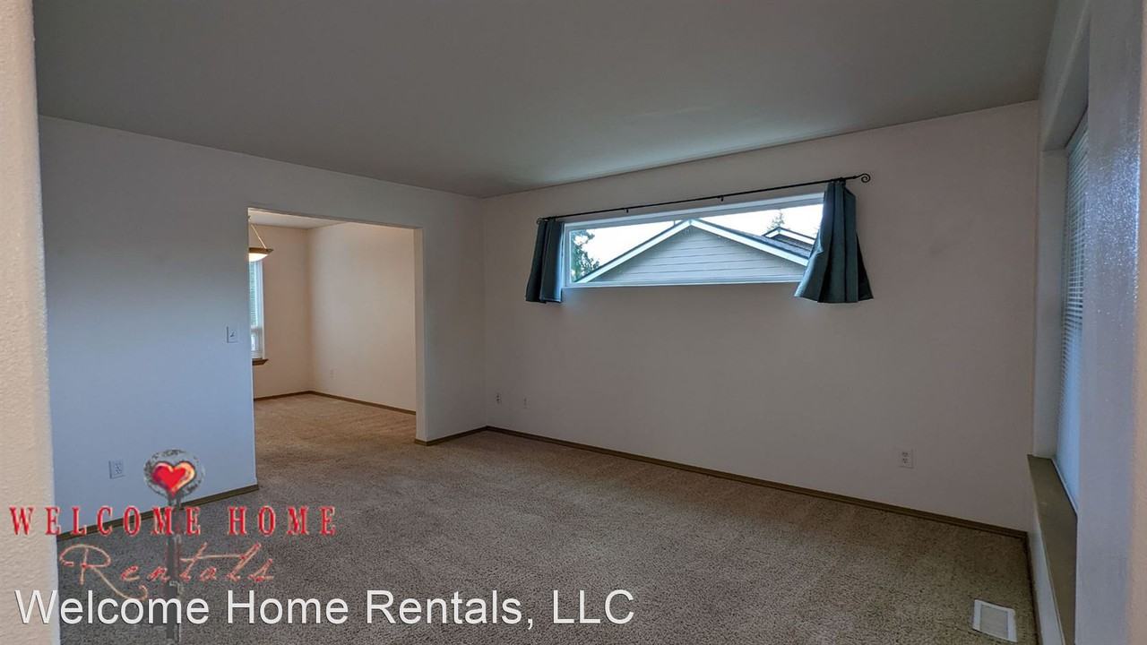 1811 Chambers St Se - Photo 3 of 46