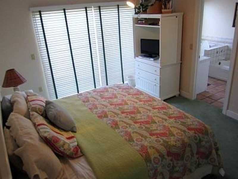 306 Beach Rd - Photo 3 of 8