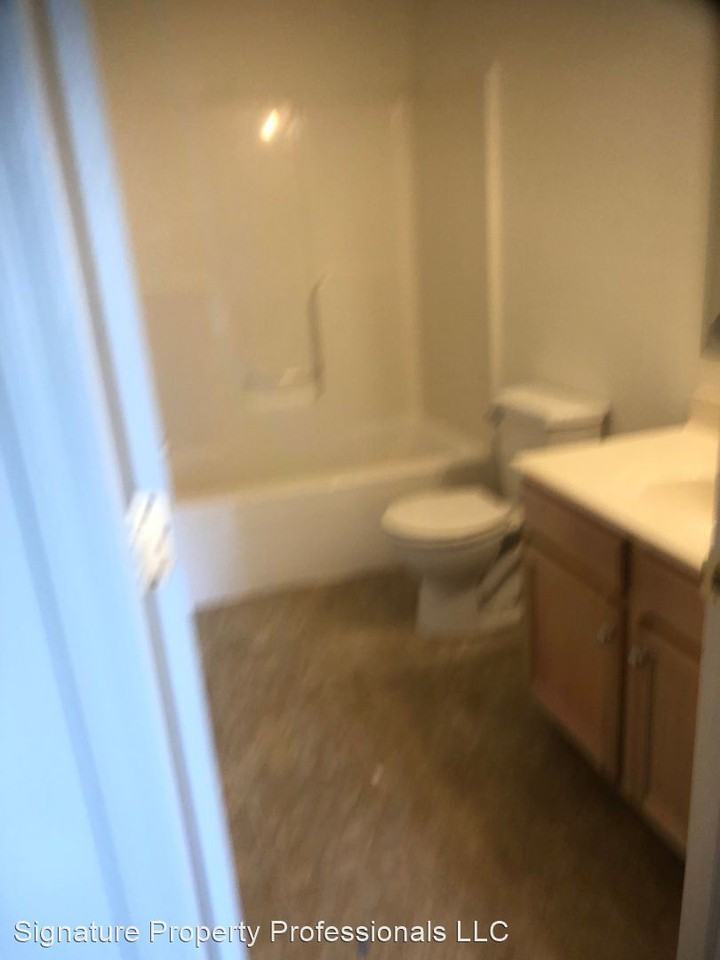 130 Christine Dr - Photo 3 of 8