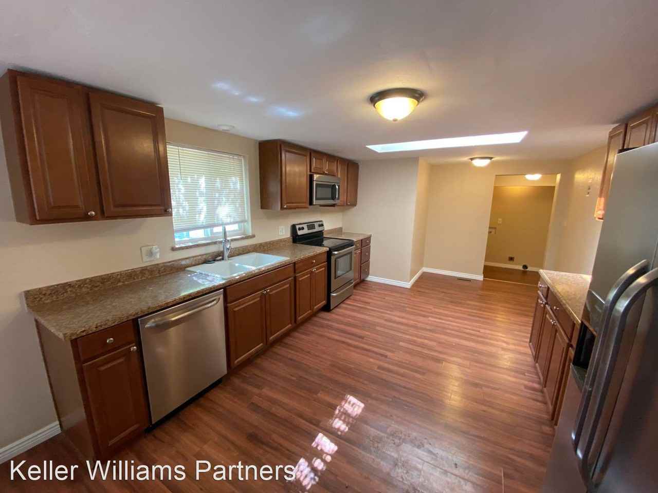 914 Alexander Rd - Photo 3 of 9