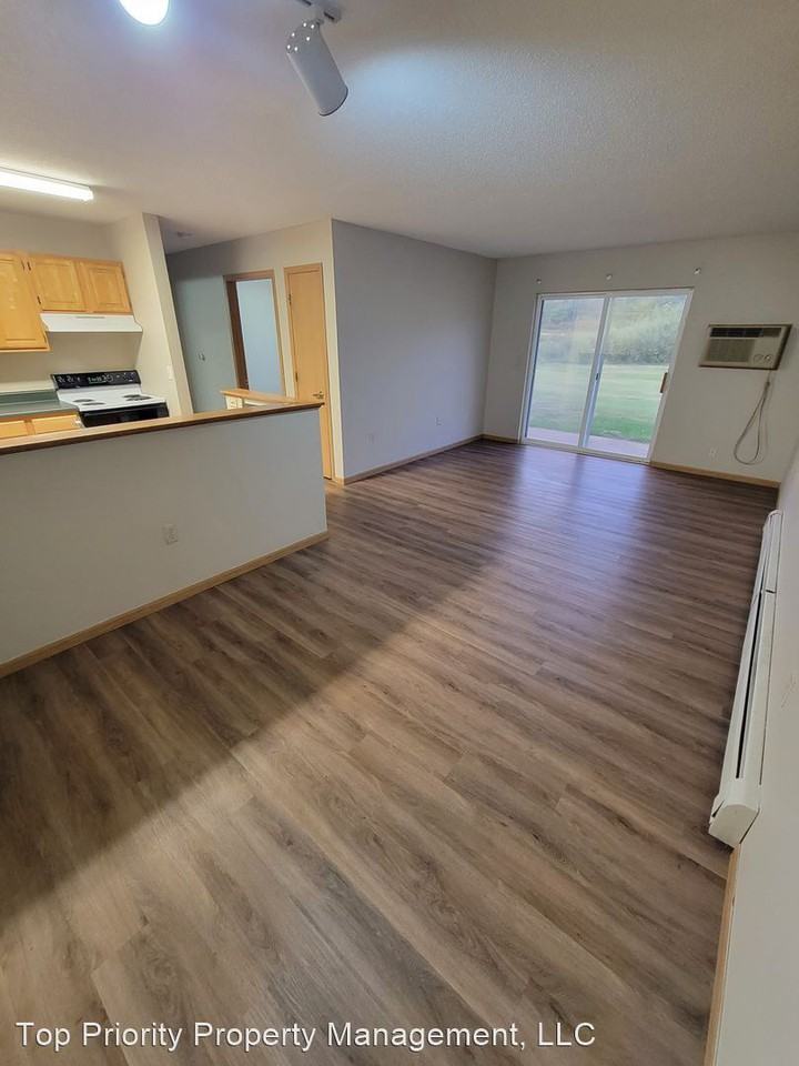 400 13th Ave NW - Photo 2 of 17