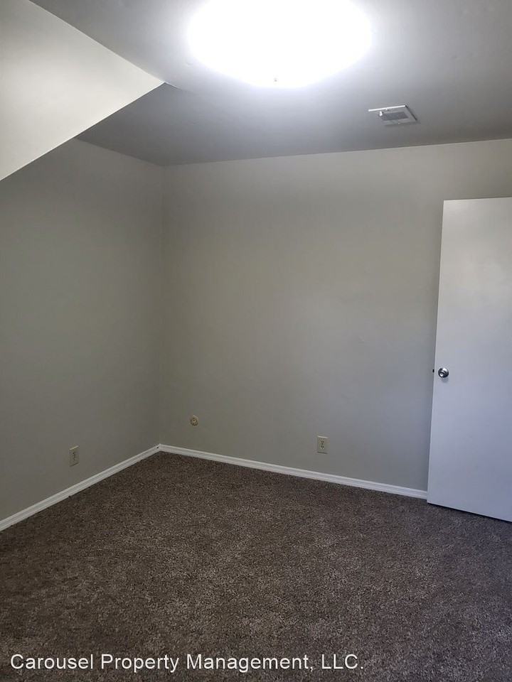 5044 Kenwood Ct. - Photo 3 of 9