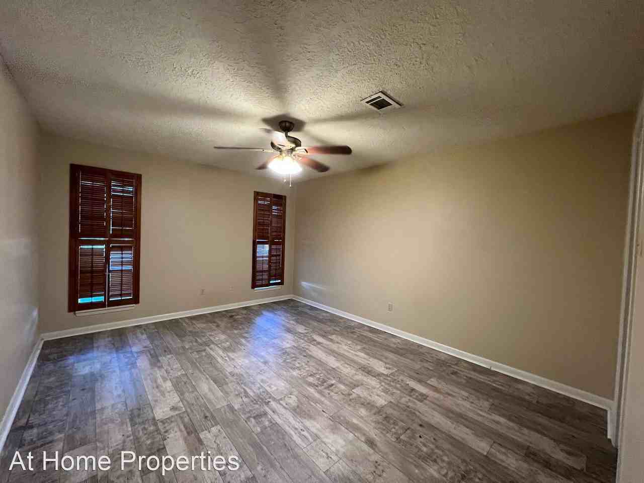 1202 Holleman Dr - Photo 2 of 8