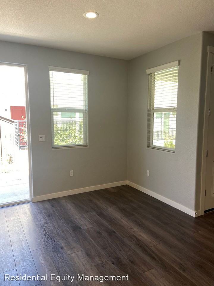 4853 Holden Dr - Photo 3 of 25